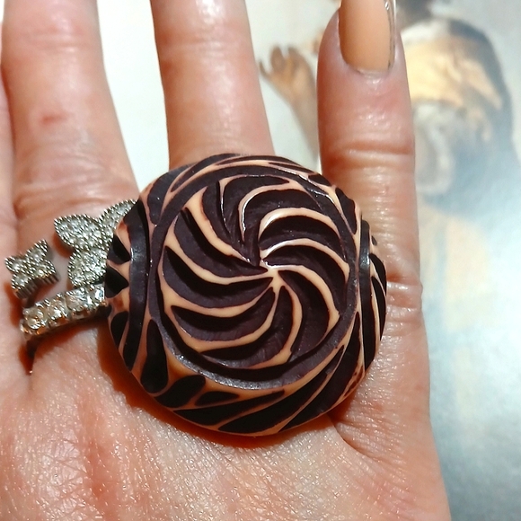 HOTCAKES Design Hand Cast Resin Ring - Picture 8 of 8